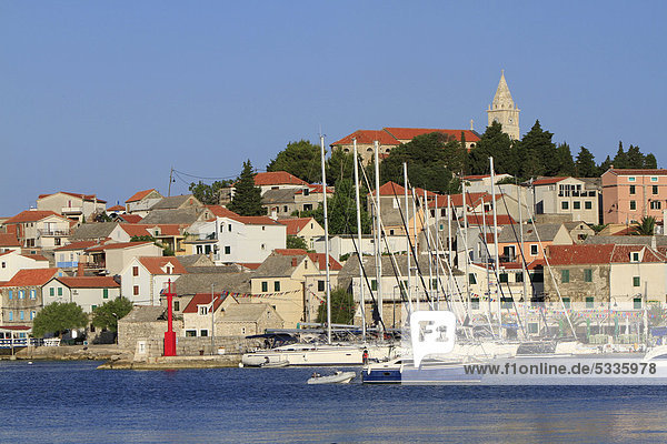 Hafen und Ort Primosten  Dalmatien  Kroatien  Europa  ÖffentlicherGrund