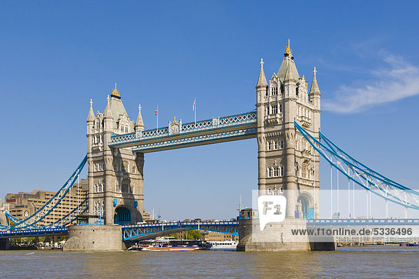 Tower Bridge vom Stadtteil Southwark  London  England  Großbritannien  Europa