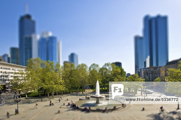 Blick auf den Opernplatz und das Bankenviertel  Miniaturansicht  Spielzeugansicht  Tilt-Shift-Effekt durch reduzierte Schärfentiefe  Frankfurt am Main  Hessen  Deutschland  Europa