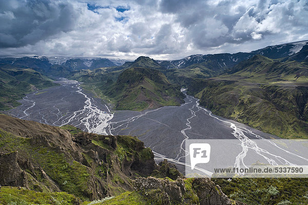 Fluss Kross·  Bergrücken _Ûrsmörk oder Thorsmörk  isländisches Hochland  Südisland  Island  Europa