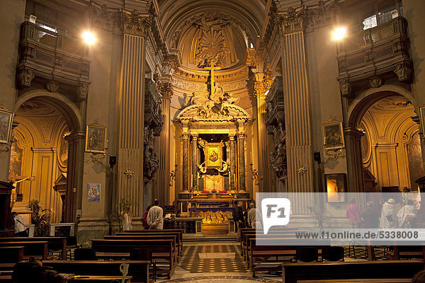 Innenraum der römisch-katholischen Kirche Santa Maria dei Miracoli  eine der berühmten Zwillingskirchen an der Piazza del Popolo in Rom  Italien  Europa