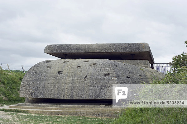 Atlantikwall D-Day deutscher Gefechtsstand Feuerleitstand bei Longues sur Mer Normandie Frankreich Europa