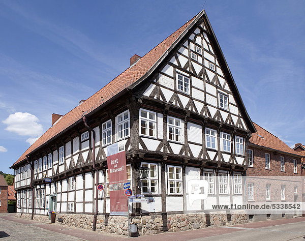 Fachwerkhaus in der Altstadt  Hitzacker  Niedersachsen  Deutschland  Europa