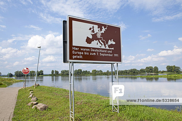 Hinweisschild auf die ehemalige DDR-Grenze, Schnackenburg, Naturpark