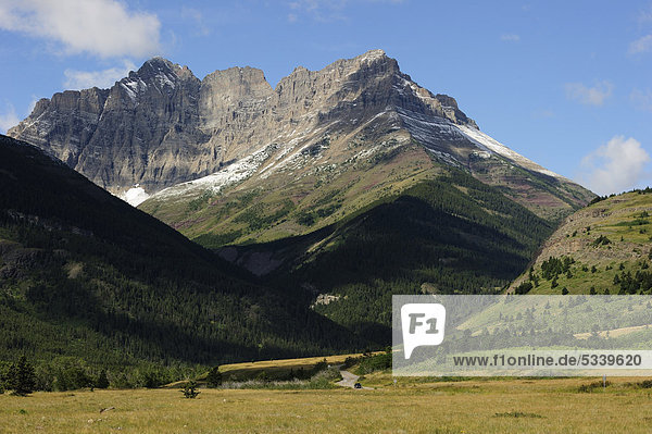 Wo die Prärie auf die Rocky Mountains trifft Waterton Lakes Nationalpark Alberta Kanada