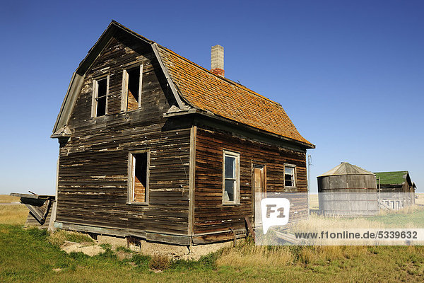 Altes verlassenes Haus in der Prärie  Saskatchewan  Kanada