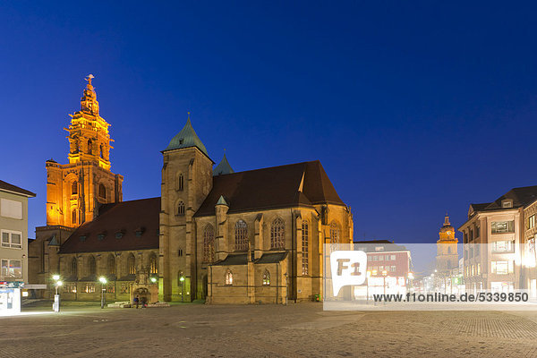 Kilianskirche am Abend  Kiliansplatz  hinten Hafenmarktturm  Heilbronn  Baden-Württemberg  Deutschland  Europa