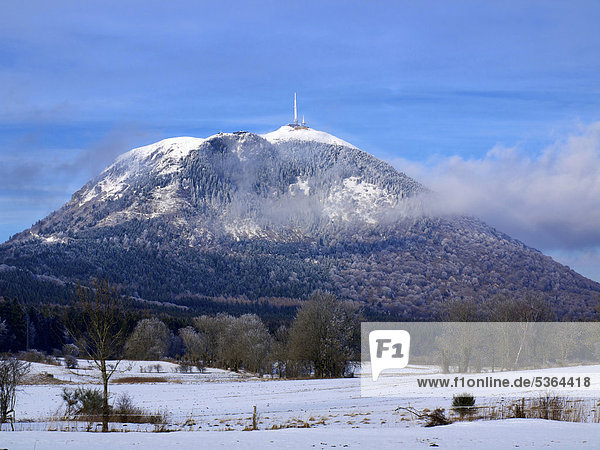 Der Vulkan Puy de DÙme im Winter Auvergne Frankreich Europa