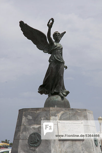 Statue zur Erinnerung an die Kriegsopfer zwischen 1943 und 1945  Rhodos Stadt  Rhodos  Griechenland  Europa  ÖffentlicherGrund