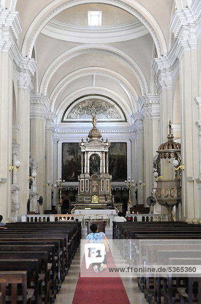 Seitenaltar  Catedral de la Asuncion  erbaut 1860  Leon  Nicaragua  Zentralamerika