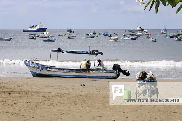 Boats  beach  San Juan del Sur  Nicaragua  Central America
