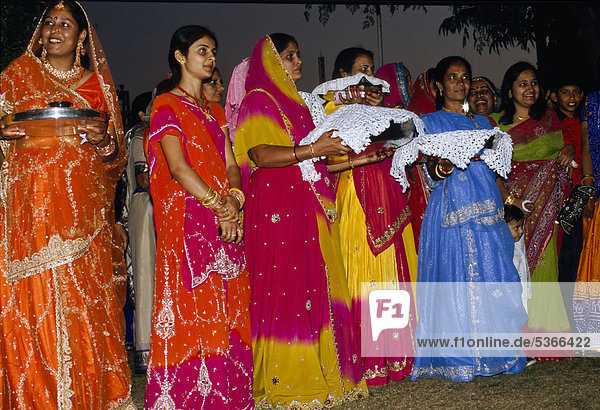 Family members offering presents during a wedding ceremony  Udaipur  Rajasthan  India  Asia