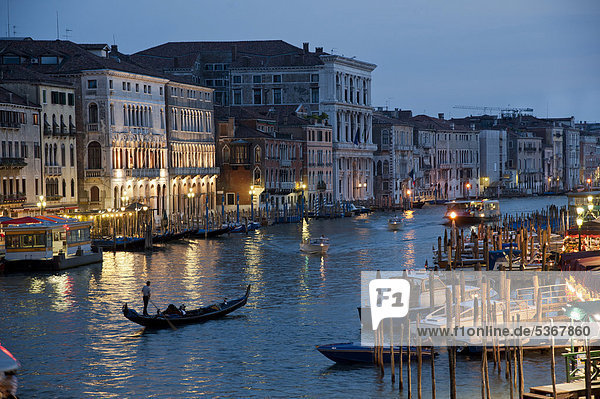 Canal Grande  Rialto at dusk  Venice  Italy  Europe
