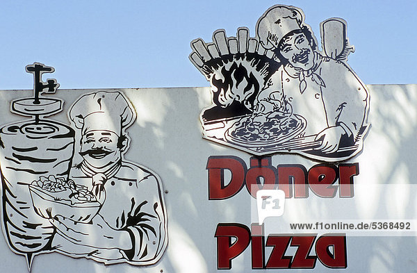 Zwei Köche  einer mit Döner  der andere mit Pizza  Werbeschild einer Imbissbude  Duisburg-Wanheim  Ruhrgebiet  Nordrhein-Westfalen  Deutschland  Europa
