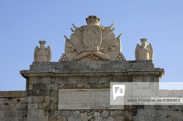 Eingangstor  Festungsanlagen von La Mola  MaÛ  MahÛn  Menorca  Balearen  Spanien  Europa