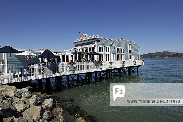 Uferpromenade  Restaurant  Sausalito  San Francisco Bay  San Francisco  Kalifornien  Vereinigte Staaten von Amerika  USA  ÖffentlicherGrund
