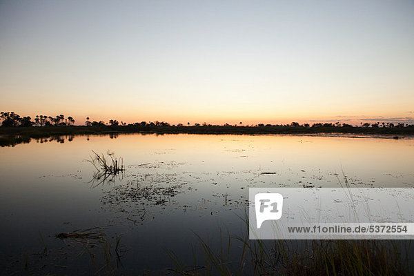 Sonnenuntergang auf dem Wasser am Okavango Delta  Botswana  Afrika