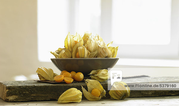 Physalis peruviana in bowl on table