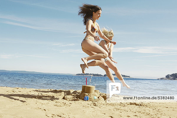 Frau  über  springen  Sandburg