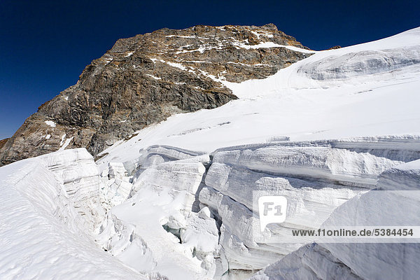 Gletscherlandschaft  Aussicht beim Abstieg vom Piz Palü  Graubünden  Schweiz  Europa