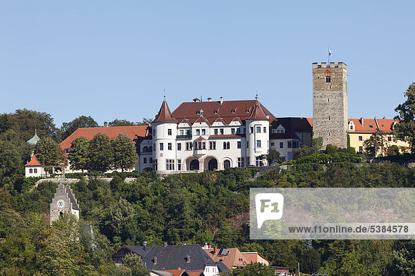 Schloss Neubeuern  Inntal  Chiemgau  Oberbayern  Bayern  Deutschland  Europa  ÖffentlicherGrund