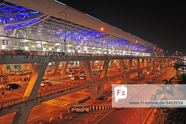 Nacht  Bangkok  Suvarnabhumi International Airport  Bangkok  Thailand  Asien  Architektur