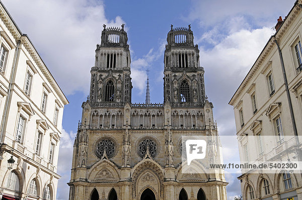 Rue Jeanne d'Arc  Straße  Kathedrale Sainte-Croix  Orleans  Departement Loiret  Centre  Frankreich  Europa  ÖffentlicherGrund