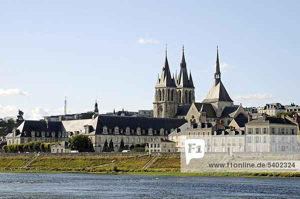 Kirche Saint-Nicolas  Fluss Loire  Blois  Departement Loir-et-Cher  Centre  Frankreich  Europa  ÖffentlicherGrund