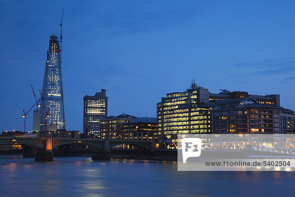 Europa Großbritannien Gebäude London Hauptstadt Fluss Themse Büro Nachbarschaft Abenddämmerung England modern The Shard