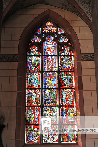 Kirchenfenster  Wormser Dom St. Peter  erbaut von 1130 bis 1181  Worms  Rheinland-Pfalz  Deutschland  Europa