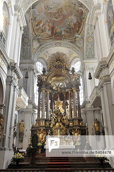 Hochaltar  Altarbereich  Kirche St. Peter  Alter Peter  Peterskirche  München  Bayern  Deutschland  Europa