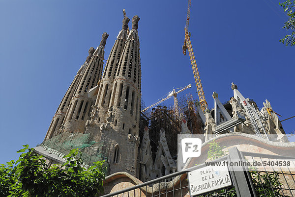 La Sagrada FamÌlia  Temple Expiatori de la Sagrada FamÌlia  Antoni GaudÌ  UNESCO-Weltkulturerbe  Eixample  Barcelona  Katalonien  Spanien  Europa  ÖffentlicherGrund