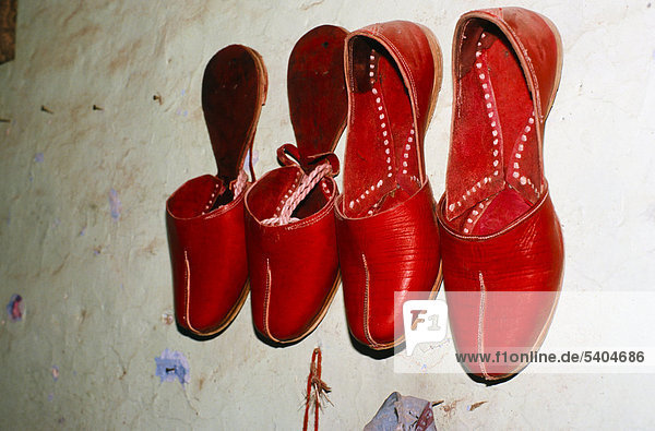 Traditionelle Schuhe aus Rajasthan  Jaisalmer  Rajasthan  Indien  Asien
