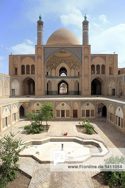 Kuppel Wohnhaus Gebäude Reise Stadt Großstadt Ziel Architektur Turm Asien Islam Naher Osten Iran Kuppelgewölbe