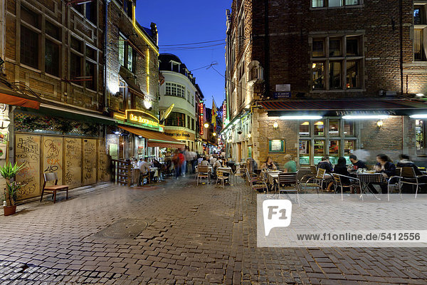 Street restaurants in the historic centre at night  Beenhouwersstraat  Brussels  Belgium  Europe