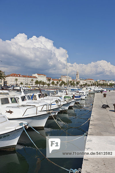 Riva promenade at the port of Split  with Diocletian's Palace at the rear  Split  Middle Dalmatia  Dalmatia  Adriatic coast  Croatia  Europe  PublicGround
