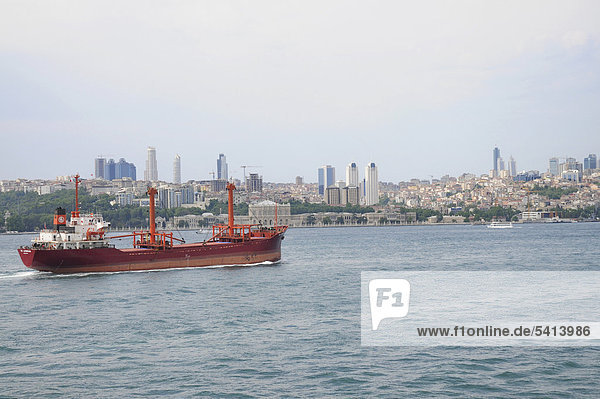 Tanker  Bosporus  Istanbul  Altstadt  Türkei  Europa