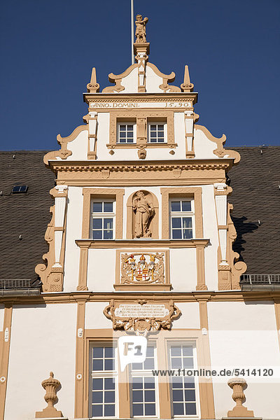 Schloss Neuhaus  bedeutendes Bauwerk der Weserrenaissance in Paderborn  Nordrhein-Westfalen  Deutschland  Europa