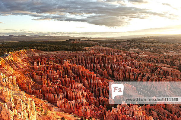 Sonnenaufgang  Inspiration Point  Bryce Canyon Nationalpark  Utah  USA