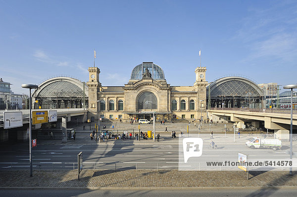 Dresdner Hauptbahnhof  Dresden  Sachsen  Deutschland  Europa