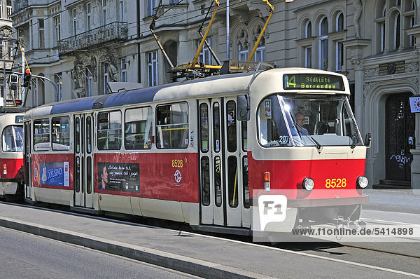 Straßenbahn  Altstadt  Prag  Böhmen  Tschechien  Tschechische Republik  Europa  ÖffentlicherGrund