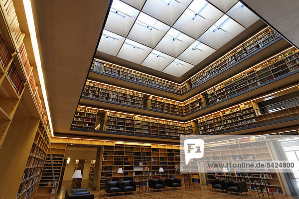 Büchergalerie im Kubus  Studienzentrum der Herzogin-Anna-Amalia- Bibliothek  Weimar  Thüringen  Deutschland  Europa