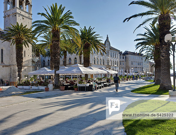 Riva promenade and palazzo  historic centre of Trogir  UNESCO World Heritage Site  Split region  central Dalmatia  Dalmatia  Adriatic coast  Croatia  Europe  PublicGround
