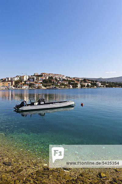 Blick auf Rogoznica  Mitteldalmatien  Dalmatien  Adriaküste  Kroatien  Europa  ÖffentlicherGrund