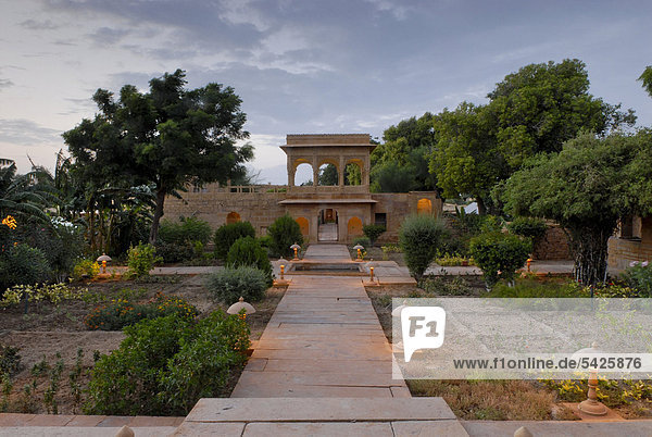 Mool Sagar  Heritage Hotel und Lustgarten der Maharajas von Jodhpur  bei Jaisalmer  Wüste Thar  Rajasthan  Nordindien  Indien  Asien
