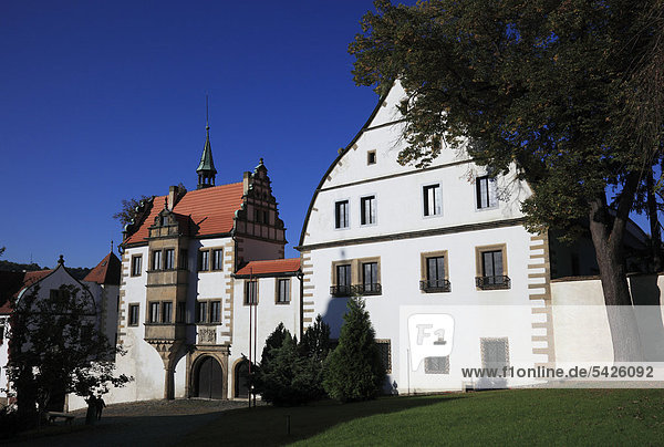Das untere Schloss Benesov nad PloucnicÌ  Schloss Bensen  Benesov nad PlousnicÌ  Bensen  Nordböhmen  Böhmen  Tschechien  Tschechische Republik  Europa