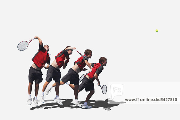 Mehrere Forderungen einer jungen männlichen Tennis Player dienen
