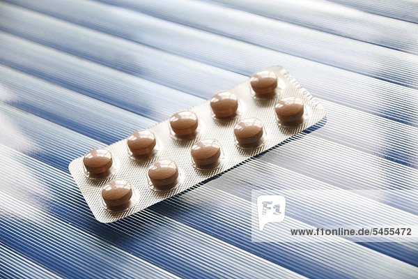 Blisterpackung mit Tabletten : Angocin Anti-Infekt