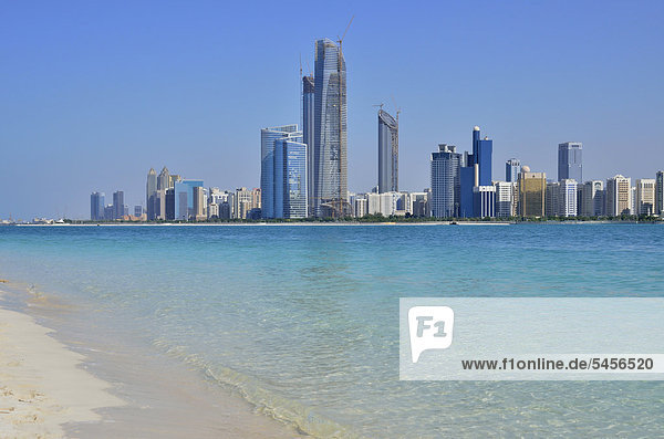 Abu Dhabi Hauptstadt Skyline Skylines Vereinigte Arabische Emirate VAE Dorf Ansicht Halbinsel Asien Erbe