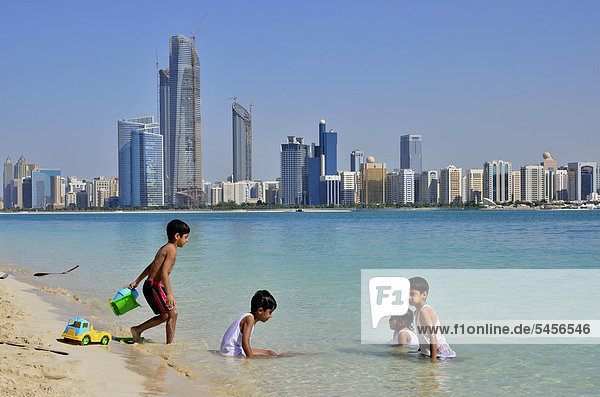 Abu Dhabi Hauptstadt Skyline Skylines Vereinigte Arabische Emirate VAE Halbinsel Asien